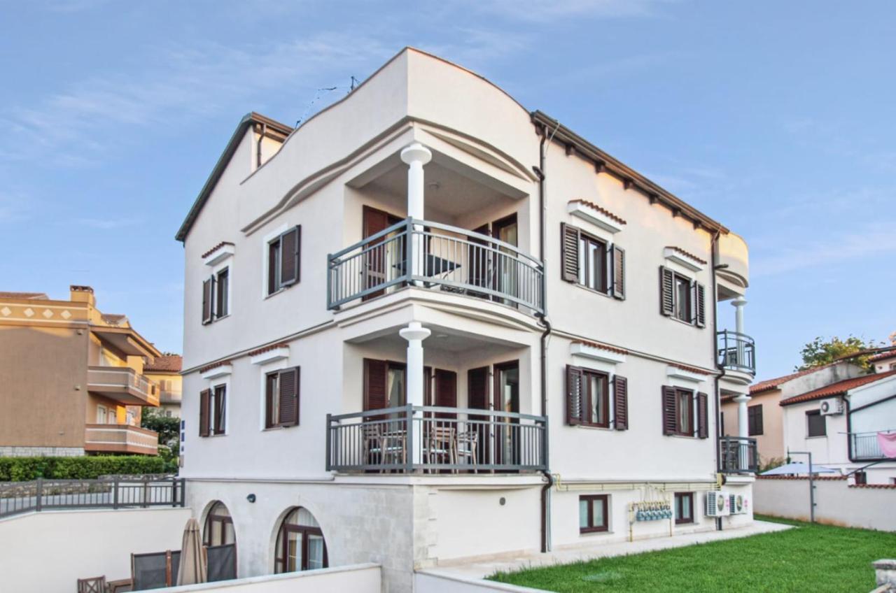 Apartments Villa Alba 波雷奇 外观 照片