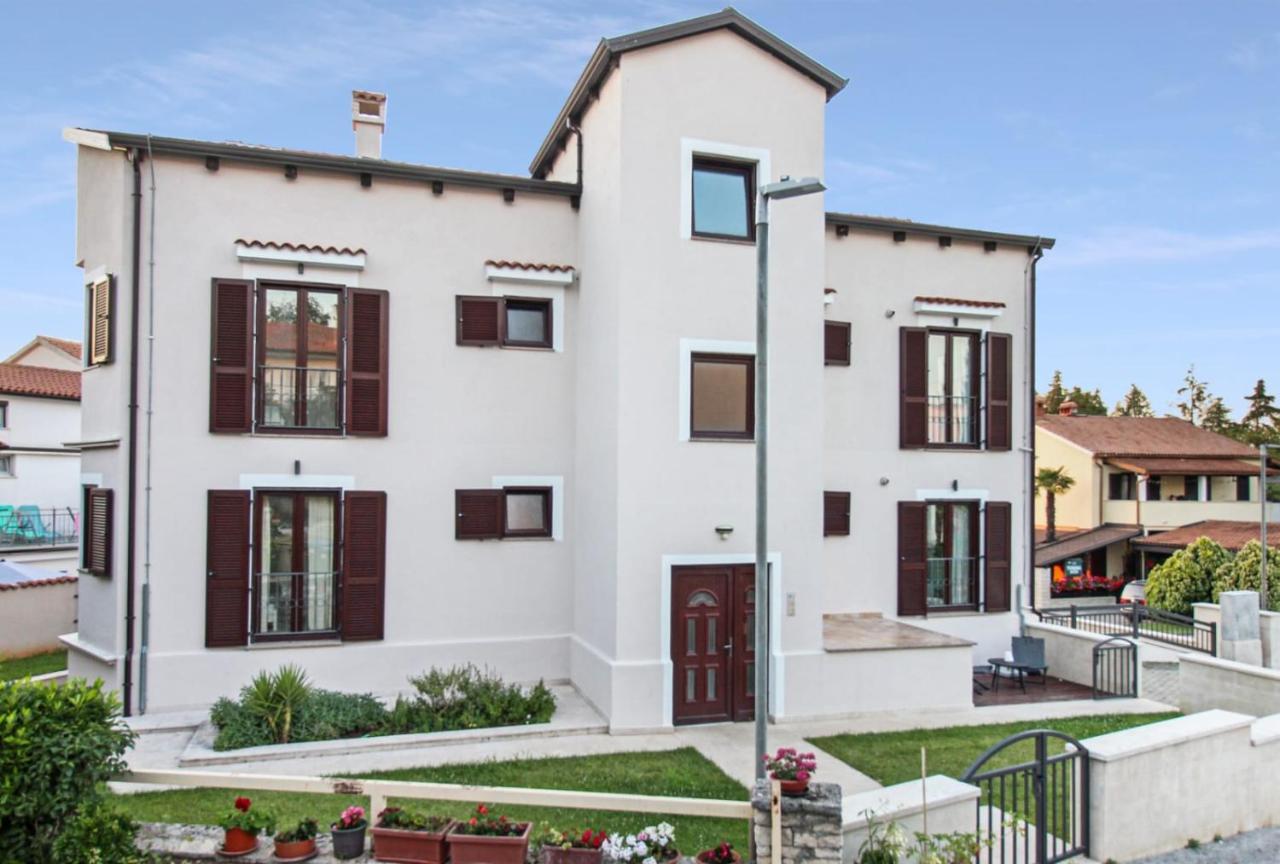 Apartments Villa Alba 波雷奇 外观 照片
