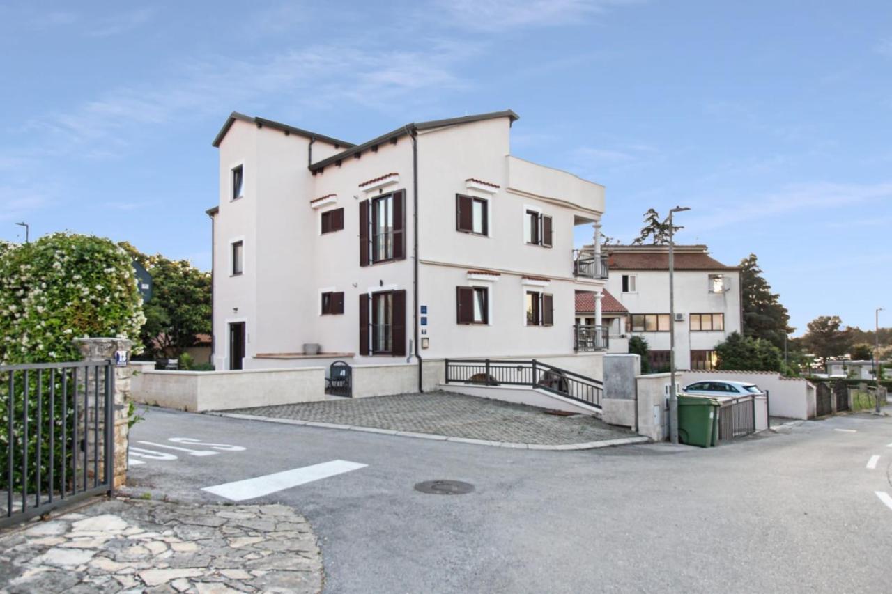 Apartments Villa Alba 波雷奇 外观 照片
