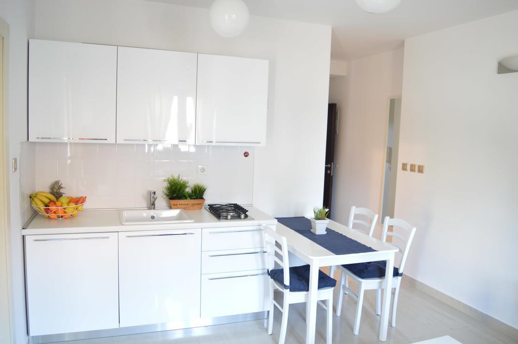 Apartments Villa Alba 波雷奇 外观 照片